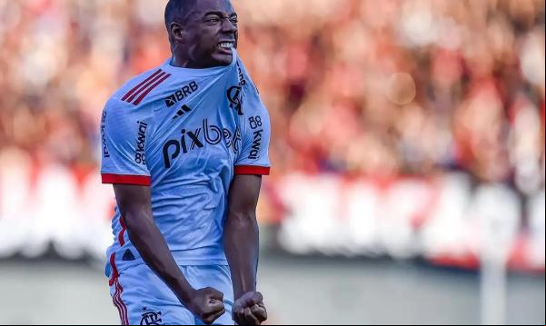 De La Cruz (foto) abriu o placar de falta e Pedro fez o 2º de pênalti.(Imagem:Marcelo Cortes/CFR/Direitos Reservados)