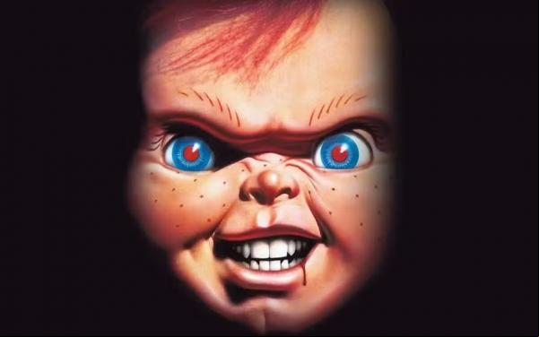 Ícone pop do gênero cinematográfico slasher movie, Chucky tem sua trajetória de sangue esmiuçada em livro-almanaque.(Imagem:Divulgação)