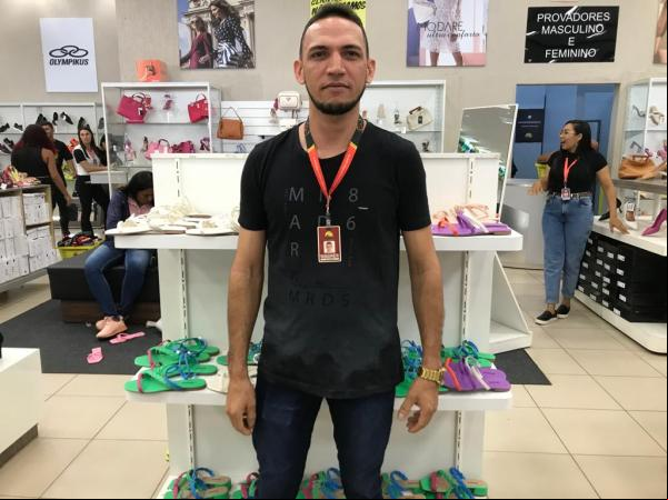 Wagner, colaborador do setor de calçados(Imagem:FlorianoNews)
