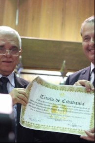 Alepi entrega título de cidadania a Eduardo Campos.(Imagem:Alepi)