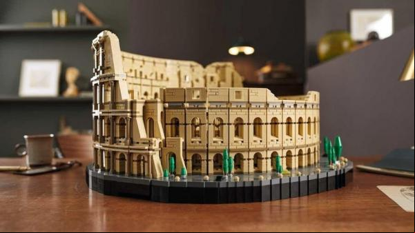 A Lego anunciou que vai lançar na próxima sexta (27) o kit Coliseu de Roma, na Itália, com 9.036 peças. O conjunto supera o da nave Millenium Falcon, da franquia