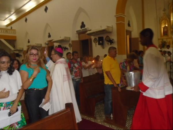 Vigília Pascoal reúne fiéis na Catedral São Pedro de Alcântara, em Floriano.(Imagem:FlorianoNews)