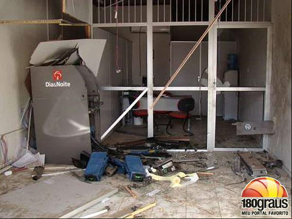 Explodiram o caixa do Bradesco (Imagem:Lusinaldo Soares - 180graus)