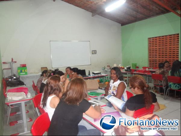 Professores da rede municipal participaram de encontro de formação do PNAIC.(Imagem:FlorianoNews)
