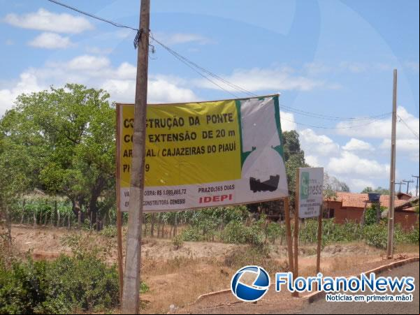 Obras de pontes que custam milhões ficaram no meio do caminho em Arraial-PI(Imagem:FlorianoNews)