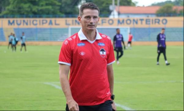 Gerson Gusmão, técnico do River-PI.(Imagem: Julio Costa/ge )
