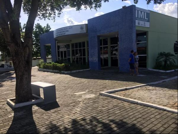 Corpo foi encaminhado ao Instituto Médico Legal em Teresina.(Imagem:Aniele Brandão/TV Clube)