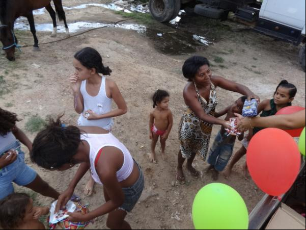 Palhaço Carrapeta enche à tarde de alegria em alusão ao Dia das Crianças.(Imagem:FlorianoNews)