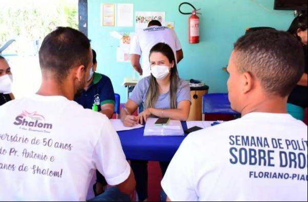 Prefeitura de Floriano realiza ação social Floriano Cidadã na Comunidade Terapêutica Shalom(Imagem:SECOM)