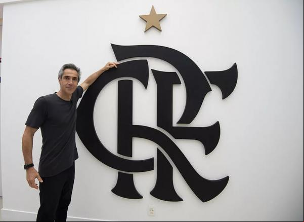 Paulo Sousa em visita ao Ninho na sexta-feira.(Imagem:Alexandre Vidal / CRF)