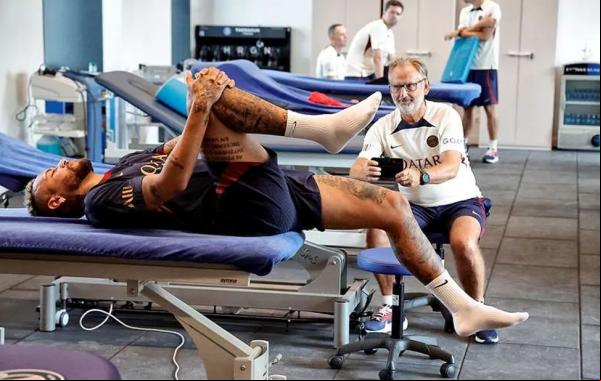 Neymar, em sua reapresentação no PSG para a temporada 2023/24.(Imagem:C. Gavelle/PSG )