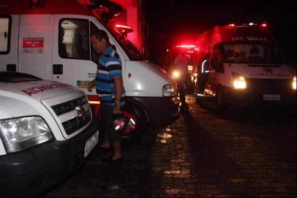 Ambulâncias no HUT(Imagem:Patrícia Andrade/g1)