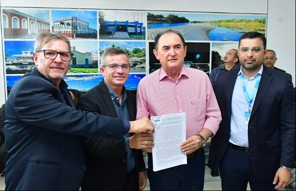 Prefeito Antonio Reis formaliza contrato para a construção de 372 unidades habitacionais em Floriano(Imagem:Reprodução/Instagram)