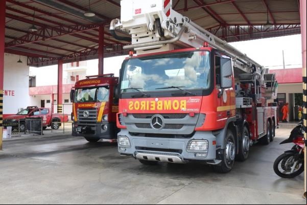 Viaturas do Corpo de Bombeiros Militar do Estado do Piauí, em Teresina.(Imagem:Lucas Marreiros/G1)