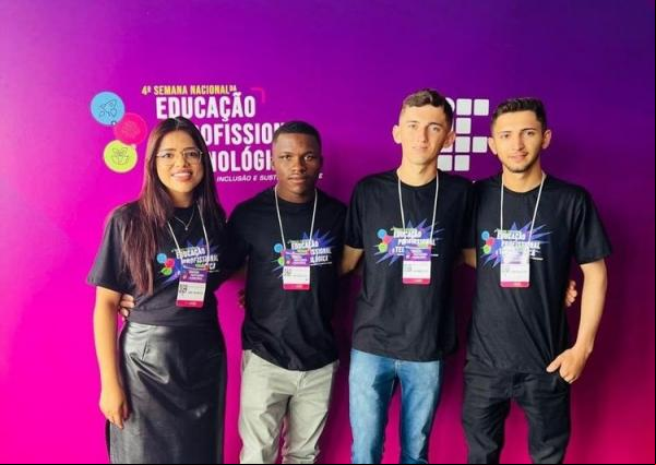 A produção do Aerogerador do Sertão envolveu 31 alunos do Ensino Médio e da (Ejatec), que trabalharam juntos para criar uma tecnologia que une inovação e sustentabilidade.(Imagem:Divulgação)