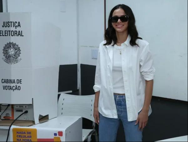 Bruna Marquezine vota no Rio.(Imagem:Roberto Filho/Brazil News)