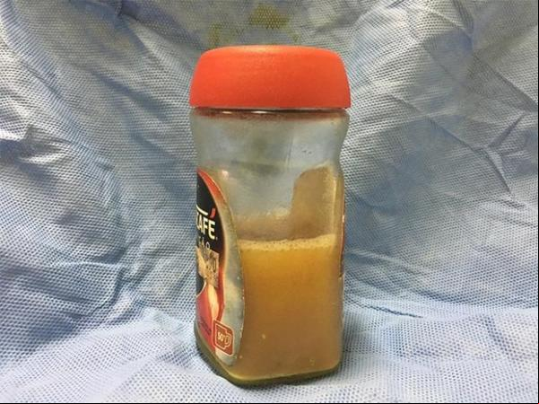 Liquido que a criança pode ter ingerido depois de ter participado de ritual no Piauí.(Imagem:G1 PI)