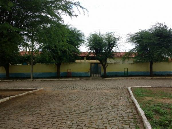 Unidade Cândido Fernandes Braga não concluiu ano letivo de 2015.(Imagem:Júnior Braga)