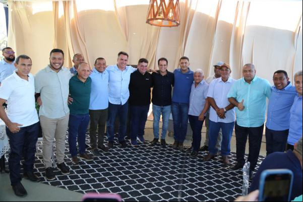Ciro se reúne com prefeitos e lideranças em almoço promovido pelo deputado Fábio Xavier(Imagem:Ascom)