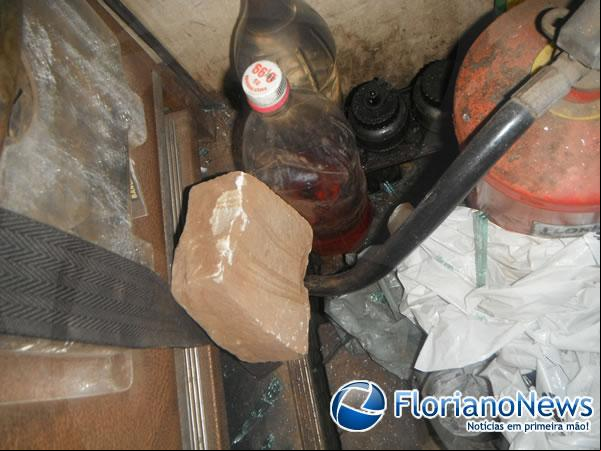 Ônibus de transporte escolar sofre ato de vandalismo em Floriano.(Imagem:FlorianoNews)