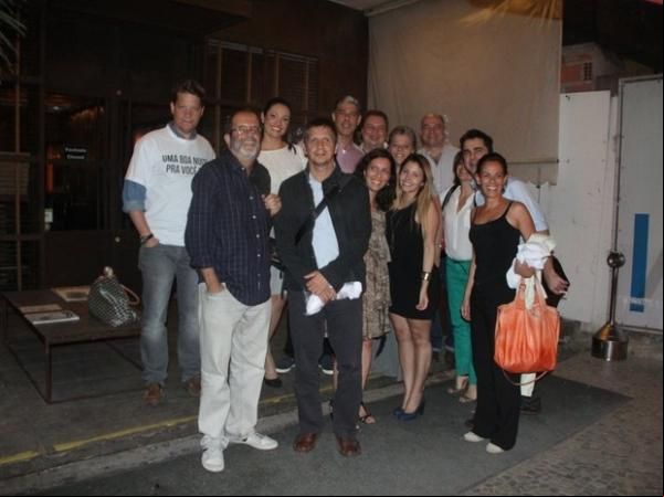 Patrícia Poeta e William Bonner com equipe do 