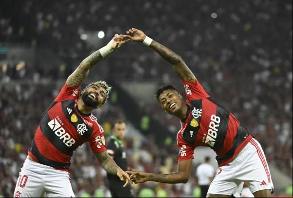 Gabigol e Bruno Henrique estão no Flamengo desde 2019 e vão continuar.(Imagem:André Durão)