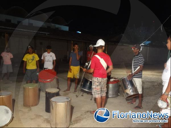 Blocos e Escolas de Samba de Floriano fazem ensaios nos bairros da cidade.(Imagem:FlorianoNews)