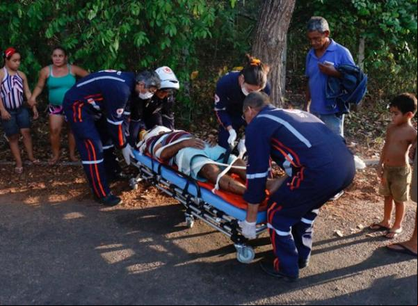 Colisão entre moto e caminhão fere uma pessoas na Cacimba Velha.(Imagem:Catarina Malheiros)