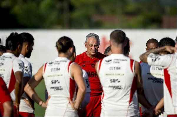 Tite em treino do Flamengo.(Imagem:Marcelo Cortes / CRF)