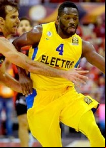 Cestinha da partida, Jeremy Pargo tenta ar por Marcelinho.(Imagem:Divulgação / FIBA Americas)