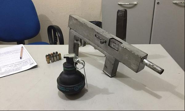 Polícia Militar apreende granada e submetralhadora artesanal.(Imagem:Divulgação)