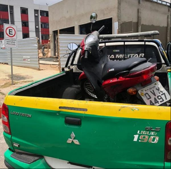 Moto roubada é encontrada em quintal de residência abandonada em Floriano.(Imagem:Reprodução/Instagram)