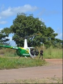Polícia conta com auxílio de um helicóptero durante as buscas.(Imagem:Misael Lima / Portal Mpiaui)