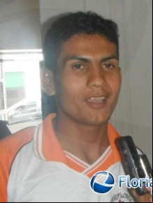 Abdias Teixeira, professor de artesanato.(Imagem:FlorianoNews)