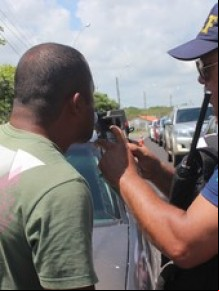 PRF faz fiscalização na cidade de Luis Correia, litoral do Piauí.(Imagem:Ellyo Texeira / G1)
