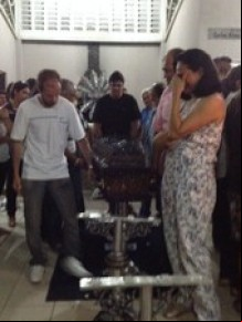 Vítimas foram veladas no Clube Ultraleve Piauí que leva o nome do piloto Carlos Brandão.)(Imagem: Fernando Brito/G1)