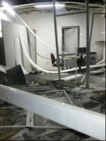 Explosões destruíram a parte interna da agência.(Imagem: Maria da Cruz/Arquivo Pessoal)