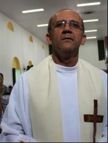 Padre Francinilson Gonçalves ressaltou dificuldade para registrar o B.O.(Imagem:Ellyo Teixeira/G1)