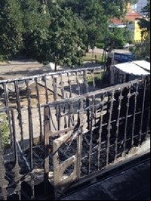 Caminhão ficou destruído após ser atingido por faíscas de fio de energia.(Imagem:Gil Oliveira / G1 PI)