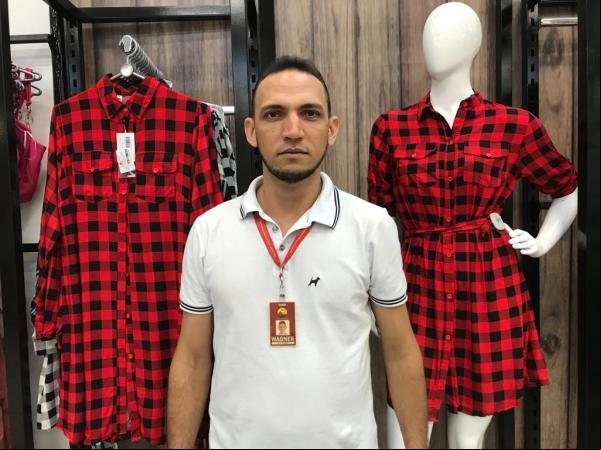 Wagner, colaborador do setor de confecções do Armazém Paraíba.(Imagem:FlorianoNews)