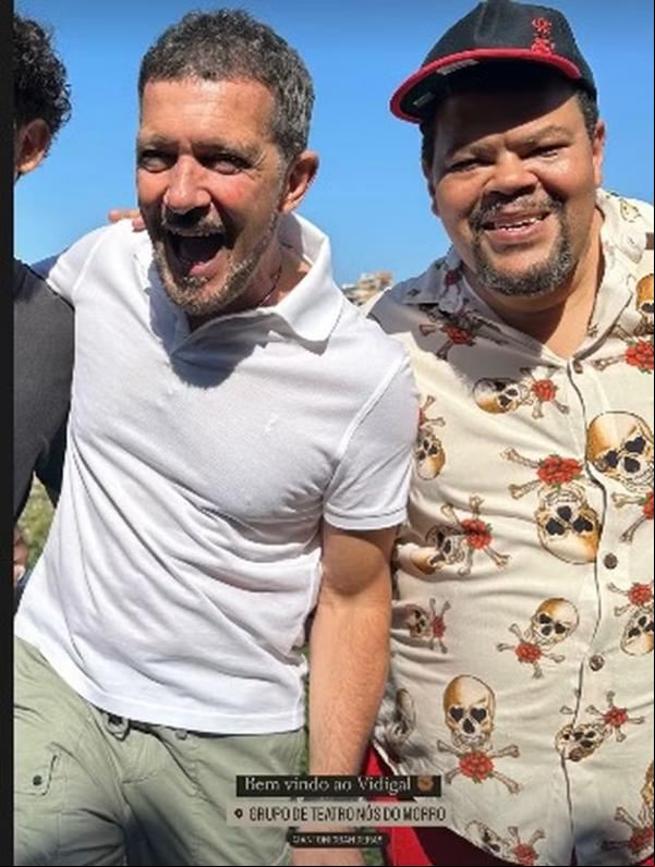 Antonio Banderas ao lado de Babu Santana.(Imagem:Instagram)