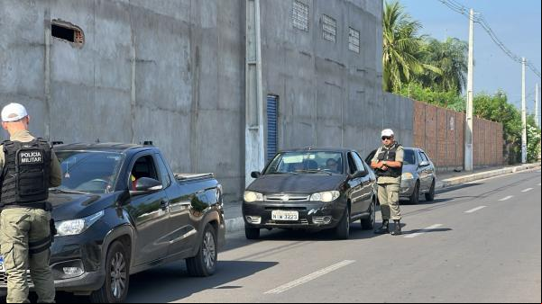 Pelotão de Trânsito intensifica bloqueios no centro de Floriano durante o período natalino.(Imagem:Divulgação/PM)