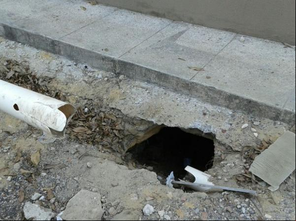 Presos da Central de Flagrantes fugiram por buraco do vaso sanitário.(Imagem:Reprodução/Sinpolpi)