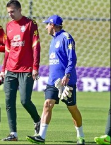 Trio de goleiros novamente foi a campo antes dos atletas de linha.(Imagem:Gaspar Nóbrega/VIPCOMM)
