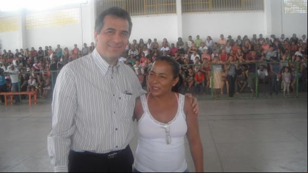 Emoção durante sorteio das moradias populares em Floriano.(Imagem:FlorianoNews)