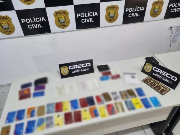 Cartões apreendidos pela Polícia Civil do Piauí.(Imagem:Reprodução/PI)