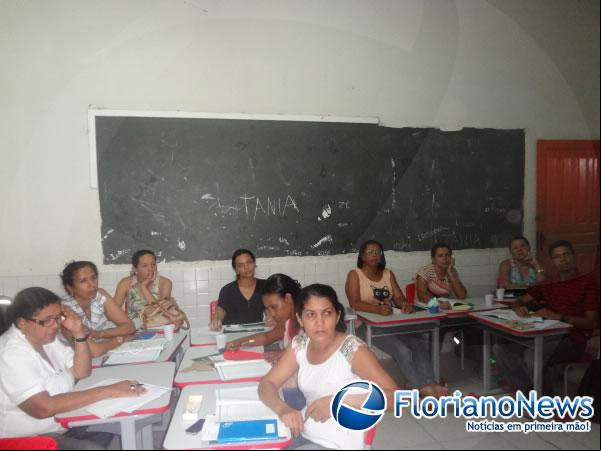 Professores da rede municipal participaram de encontro de formação do PNAIC.(Imagem:FlorianoNews)