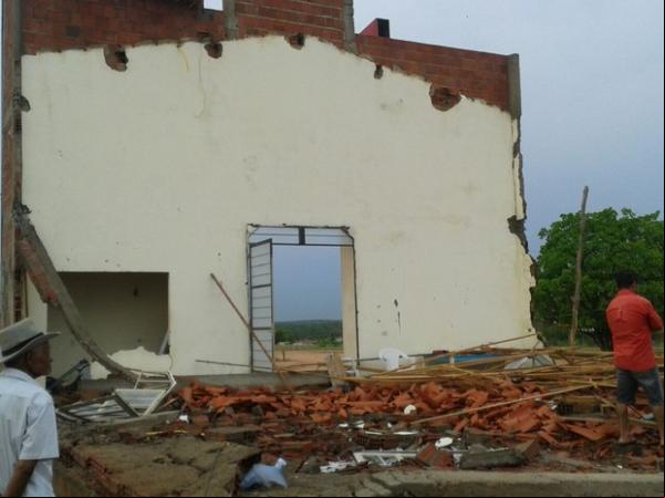 Igreja Evangélica não resistiu ao forte temporal e acabou desmoronando em Fartura do Piauí.(Imagem:G1)