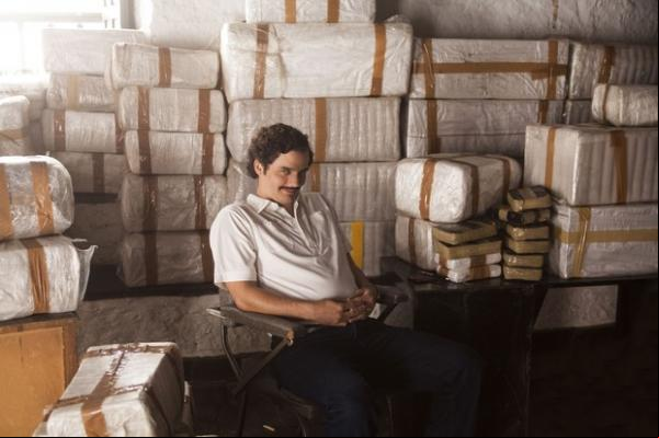 Wagner Moura como Pablo Escobar em