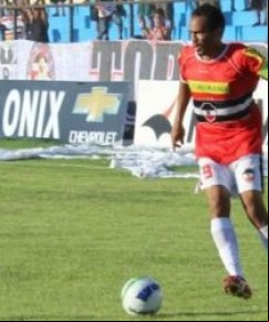 Marciano abre dois gols de vantagem para Fabiano, do Piauí, e pode confirmar artilharia no Estádio Albertão.(Imagem:Emanuele Madeira/GLOBOESPORTE.COM)